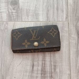 Authentic Louis Vuitton 4 Key Holder Monogram Canvas